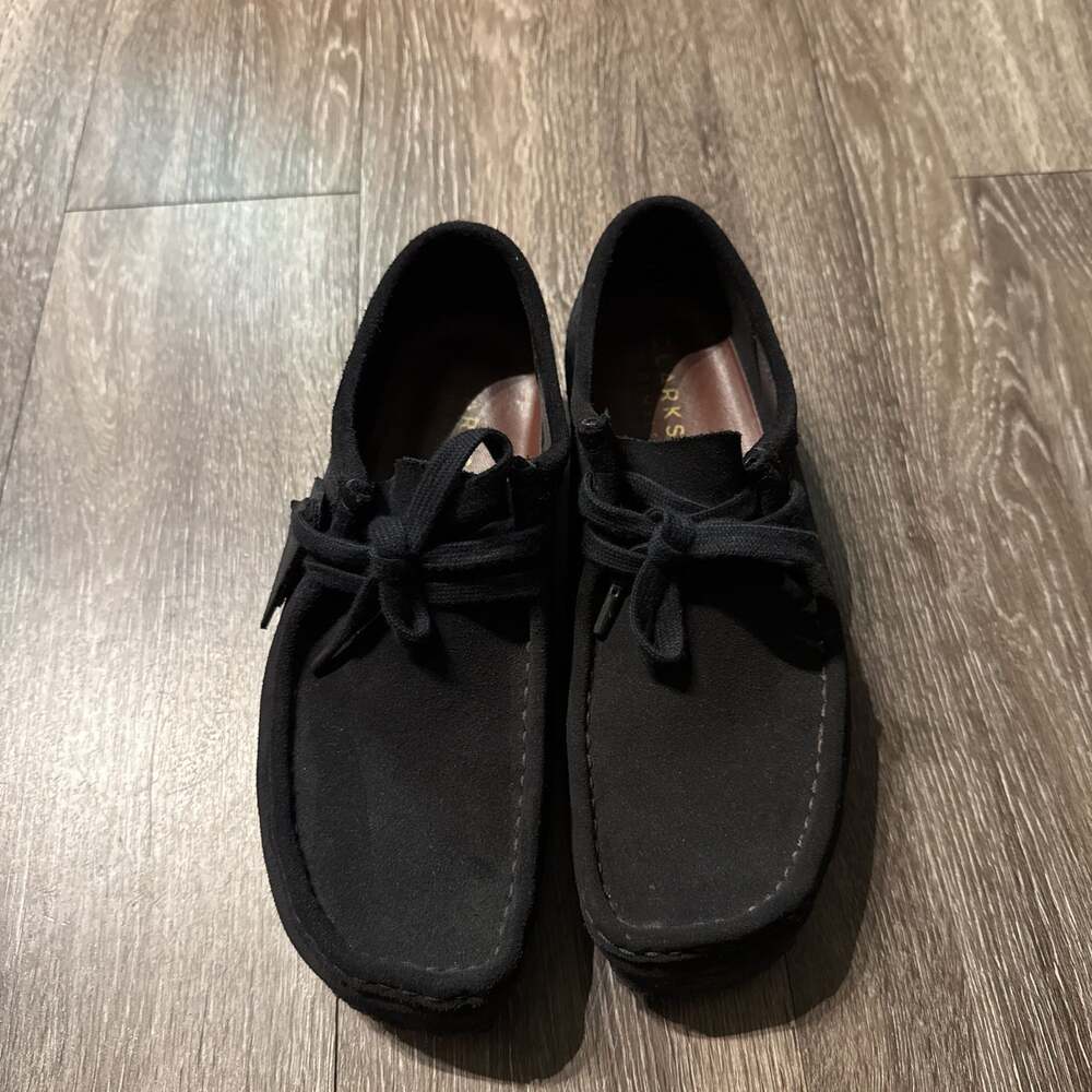 Clarks Originals Wallabee Men's Black Suede Lace-Up Moccasins